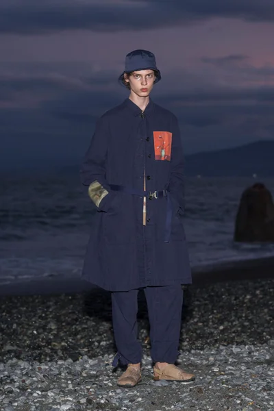 Look 25